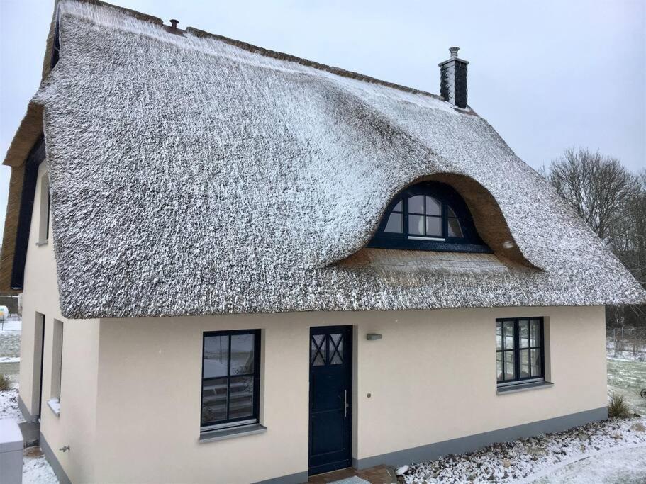 Stilvolles Reetdachhaus Coastline An Der Ostsee Gross Schwansee Bagian luar foto